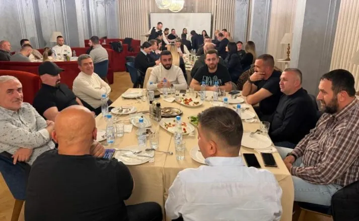 Muaji i shenjtë i Ramazanit, Fatmir Hysenbelliu shtron iftar për gazetarët