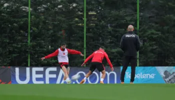 Mungoi në stërvitjen e parë, motivi i veçantë i mesfushorit kuqezi