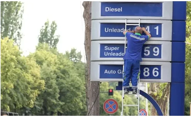 Nafta 214 lekë, Qeveria rikthen Bordin e Transparencës, akciza ulet me 20%