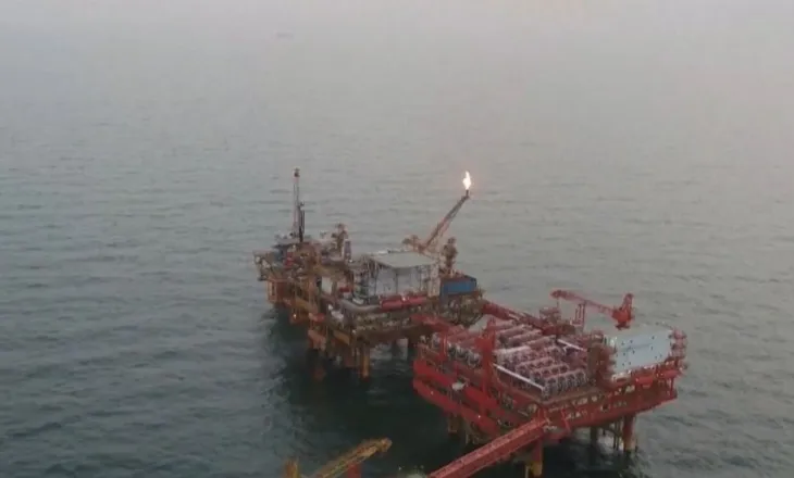 Nafta/ Çmimi në bursa arrin mbi 110 dollarë për fuçi