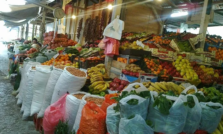 Nafta rrit çmimet e perimeve, qytetarët ankohen: Nuk mund t’i blejmë më