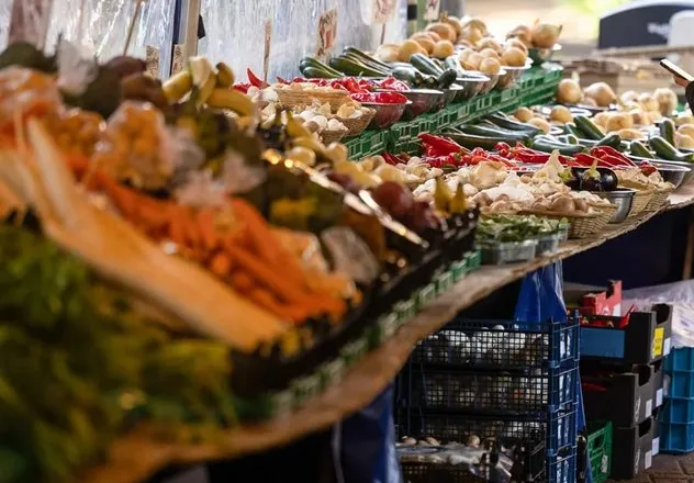 Nafta rrit çmimin e zarzavateve, shtrenjtohen deri në 30 lekë për kilogram