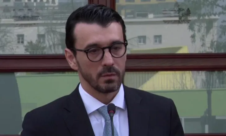 Nafta vazhdon të rritet/ Ministri Karakaçi rrëzon propozimin e PD: Taksa e qarkullimit nuk do të ulet!