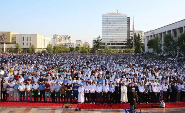 Namazi i Fitër Bajramit/ KMSH njofton se kur bëhet falja për besimtarët