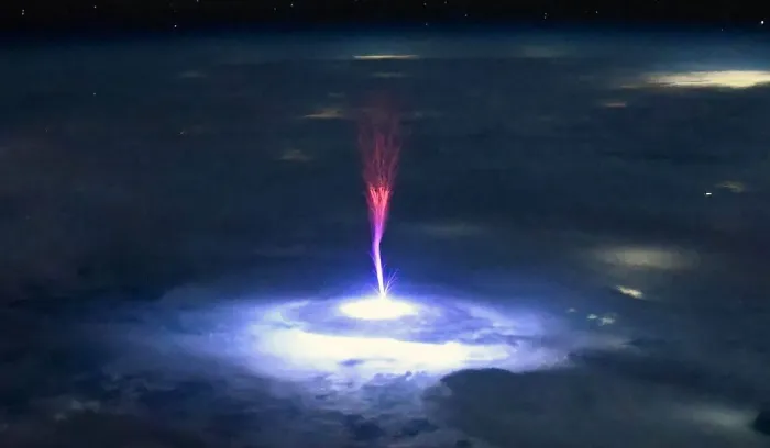 NASA publikon foto të fenomenit të mahnitshëm, stuhia që zhvillohet në hapësirë ​​dhe dallohet vetëm nga ISS