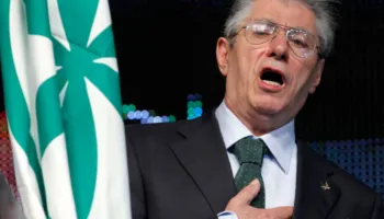 Ndahet nga jeta në moshën 84-vjeçare politikani radikal italian Umberto Bossi