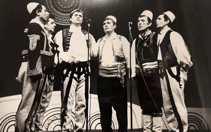 Ndahet nga jeta Xhelal Pullazi, artist i brezit të parë të Ansamblit Kombëtar të Këngëve dhe Valleve Popullore