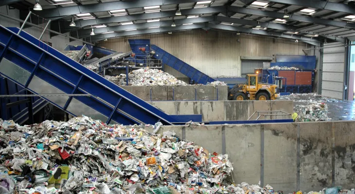 Ndarja në burim e mbetjeve dhe riciklimi, qeveria vendos afate për njësitë vendore