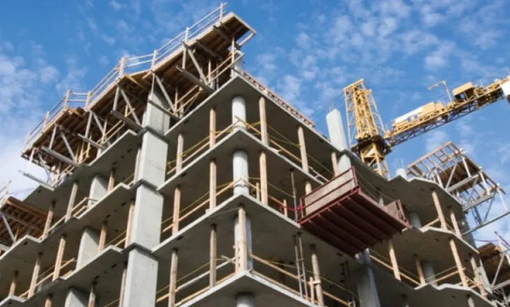 Ndërtuesit në rrethe kërkojnë uljen e taksës së infrastrukturës