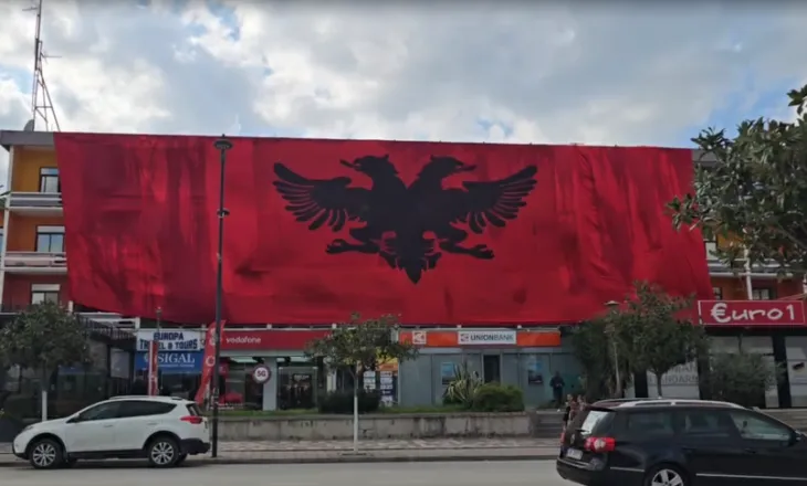 Ndeshja e Kombëtares, Fieri përgatitet me një flamur gjigant kuqezi