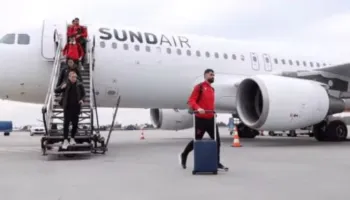 Ndeshja e play off për Botërorin 2026 kundër Polonisë/ Kombëtarja mbërrin në Varshavë