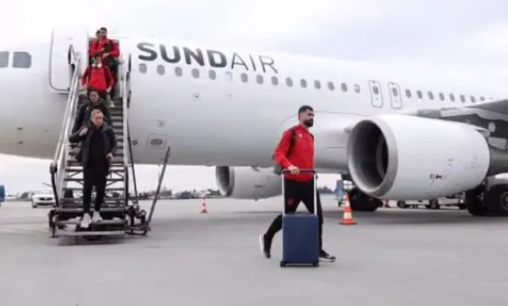 Ndeshja e play off për Botërorin 2026 kundër Polonisë/ Kombëtarja mbërrin në Varshavë