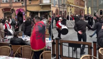 Ndeshja Shqipëri-Poloni/ Kryeqyteti polak ‘vishet’ kuqezi! Nis festa e shqiptarëve me tupana e këngë patriotike