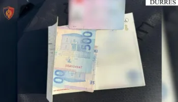 Ndëshkohen shoferët “rebelë” në Durrës, procedohet vlonjati që tentoi të korruptonte policinë