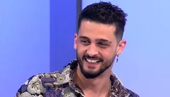 Ndihem si peshku pa ujë/ Gimbo plotëson kërkesën e Selin poston foton me unazë