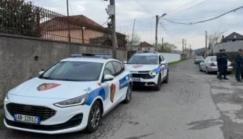 Ndjekje si në filma në Shkodër, pasagjeri qëllon në ajër gjatë arratisjes, kapet drejtuesi i makinës