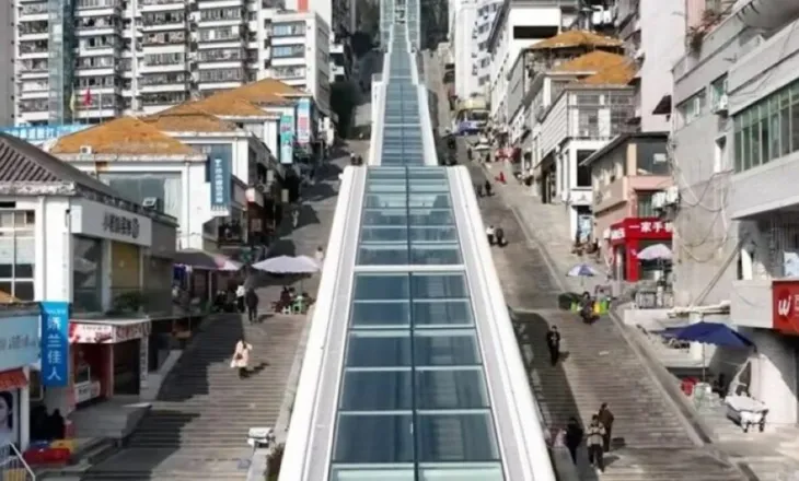 Ndodhen në Kinë! Ndërtohen shkallët lëvizëse më të gjata në natyrë në botë