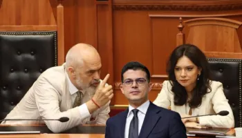 Ndryshime në komisionet parlamentare, pasi e përzuri si ministre e Jashtme, Rama e çon Elisa Spiropalin anëtare të…