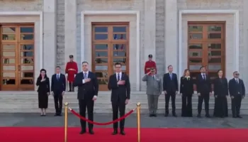 Ndryshimet në qeveri/ Ceremonia e kalimit të stafetës nga Vengu te ministri i ri, Ermal Nufi