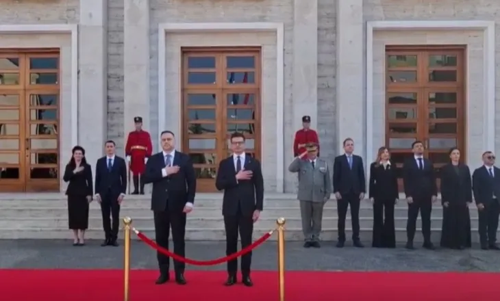 Ndryshimet në qeveri/ Ceremonia e kalimit të stafetës nga Vengu te ministri i ri, Ermal Nufi