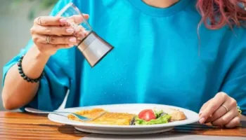 Ndryshimet që lidhen me tensionin e gjakut që ndodhin kur zvogëloni marrjen e kripës