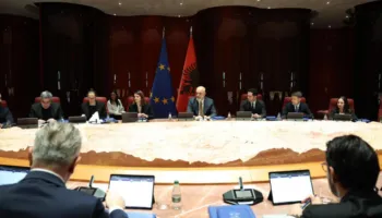 Ndryshoi qeverinë, Rama zhvillon mbledhjen e parë të kabinetit të ri