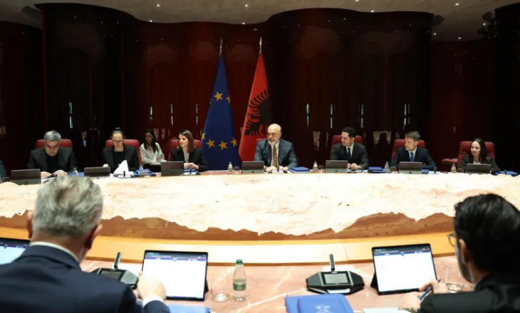 Ndryshoi qeverinë, Rama zhvillon mbledhjen e parë të kabinetit të ri