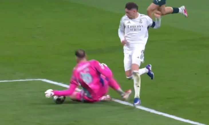 Në Angli pyesin: Pse Donnarumma e hoqi dorën nga topi te goli i parë i Real Madridit?