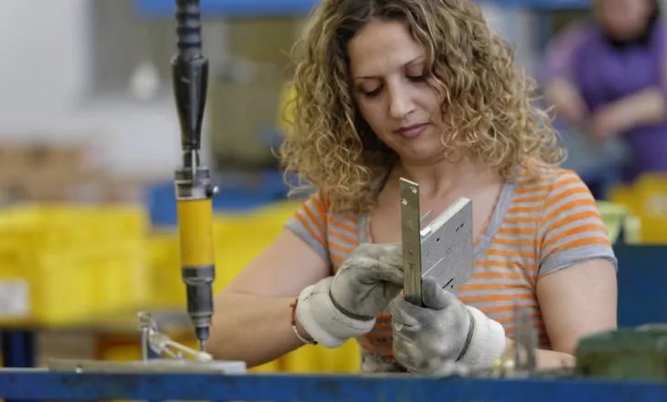 Në Ballkan gratë paguhen më pak se burrat, çfarë tregon raporti i RCC