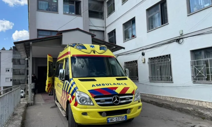 Në gjendje kritike për jetën, niset nga Korça drejt Tiranës foshnja 2 muajshe