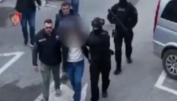Në kërkim ndërkombëtar për vrasje, ekstradohen nga Shqipëria drejt Italisë dy kushërinjtë nga Dibra