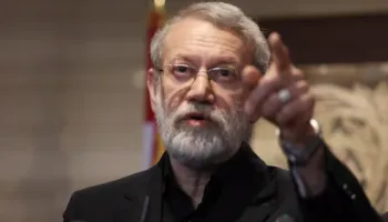 Në mungesë të Khameneit, pragmatisti Larijani shfaqet si ndërmjetës pushteti në Iran