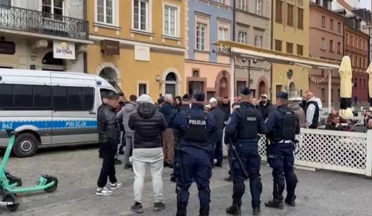 Në prag të ndeshjes Shqipëri-Poloni/ Policia polake ndalon festimet e shqiptarëve, kryen kontrolle të imtësishme