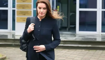 Në pritje të ëmbël, Ajola Xoxa kërkon ndryshim të masave të sigurisë për të dalë jashtë shtetit