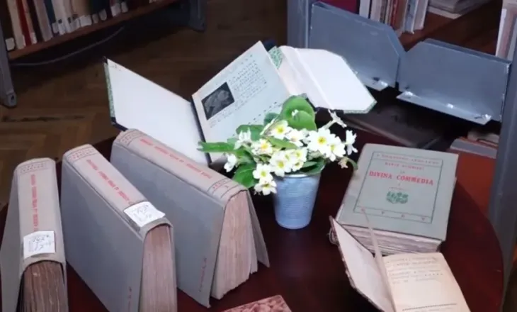Në Shqipëri ekspozohen 46 librat e konfiskuar të Dante Alighierit (Video)