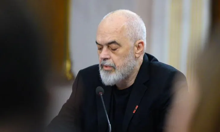 ‘Në Sofrën e Hënës’/ Kryeministri Rama promovon librin e tij të ri me fjalimet e mbajtura në iftare ndër vite