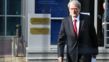 Në zbatim të masës “Detyrim paraqitje”, Sali Berisha paraqitet në SPAK