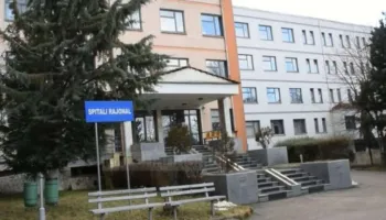 Nëna nuk e ushqeu me gji, foshnja 2 muajshe në Korçë rrezikon jetën