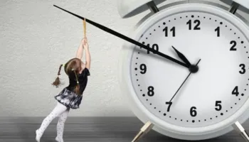 Nesër kthehet ora verore, akrepat shkojnë 60 minuta përpara