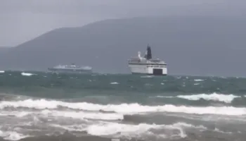 Nesër priten reshje intensive/ Anulohet nisja e tragetit Vlorë-Brindisi, ndalohet lundrimi i mjeteve të vogla