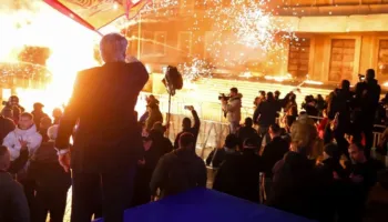 Nesër protesta e opozitës, vjen mesazhi i parë i Ambasadës Amerikane në Tiranë: Qëndroni larg tubimit të PD-së!