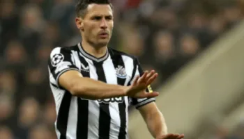 Newcastle, Fabian Schar dhe terrori në bunker: Ditë të frikshme në Lindjen e Mesme