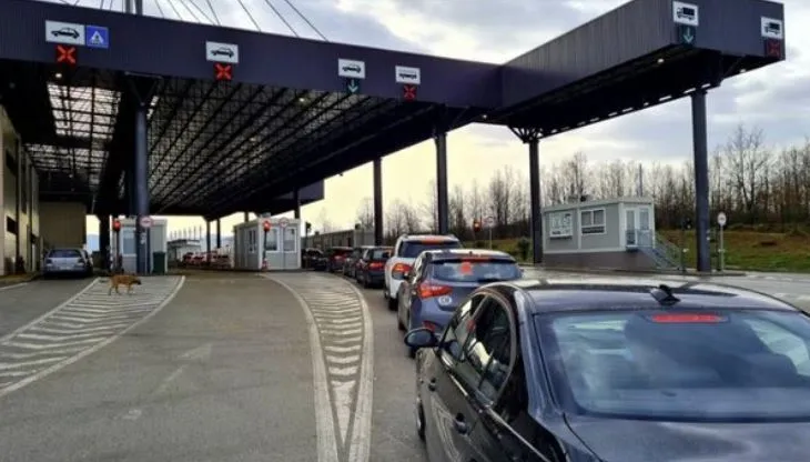 Nga 15 marsi, rregulla të reja për të huajt dhe automjetet në Kosovë/ Njihuni me njoftimin e fundit