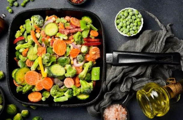 Nga brokoli te sardelet, zbuloni 10 ushqimet me më shumë kalcium nga sa mendoni