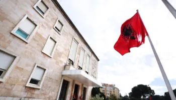 Nga huaja për hekurudhën Tiranë–Durrës tek rregullat për bastet online/ Cilat janë vendimet e sotme të qeverisë