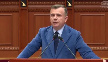 “Nga idealet e ’91, jeni shndërruar në parti që përdorni zjarr e flakë”, Balla-opozitës: Protestat e dhunshme vetëm këtu drejtohen nga një parti politike