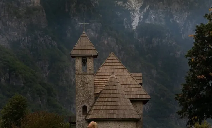 Nga malet e thepisura te brigjet e kristalta, Shqipëria në “lenten” e blogeres së udhëtimeve