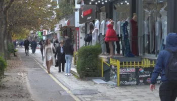 Nga punët e shtëpisë te kujdesi për fëmijët, gratë shqiptare kalojnë 6 orë çdo ditë punë të papaguar