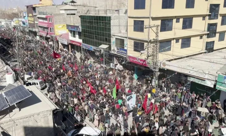 Nga SHBA në Pakistan, protesta masive kundër vrasjes së Khameneit, 25 të vdekur