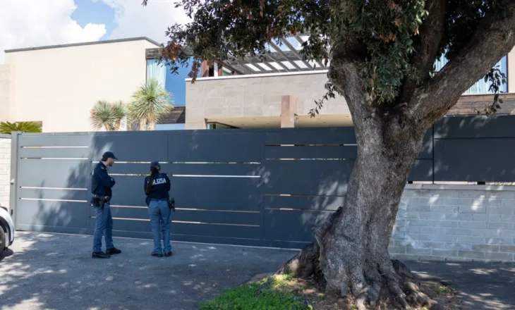 Ngjarja e rëndë në shtëpinë e futbollistit të Romës, flet mamaja e tij: Ma vendosën armën në fyt…